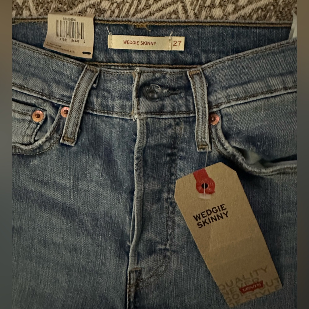 Levi’s wedgie Skinny Jeans Size 4 W27